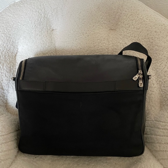 Louis Vuitton canvas and leather messenger bag - Picture 9 of 12